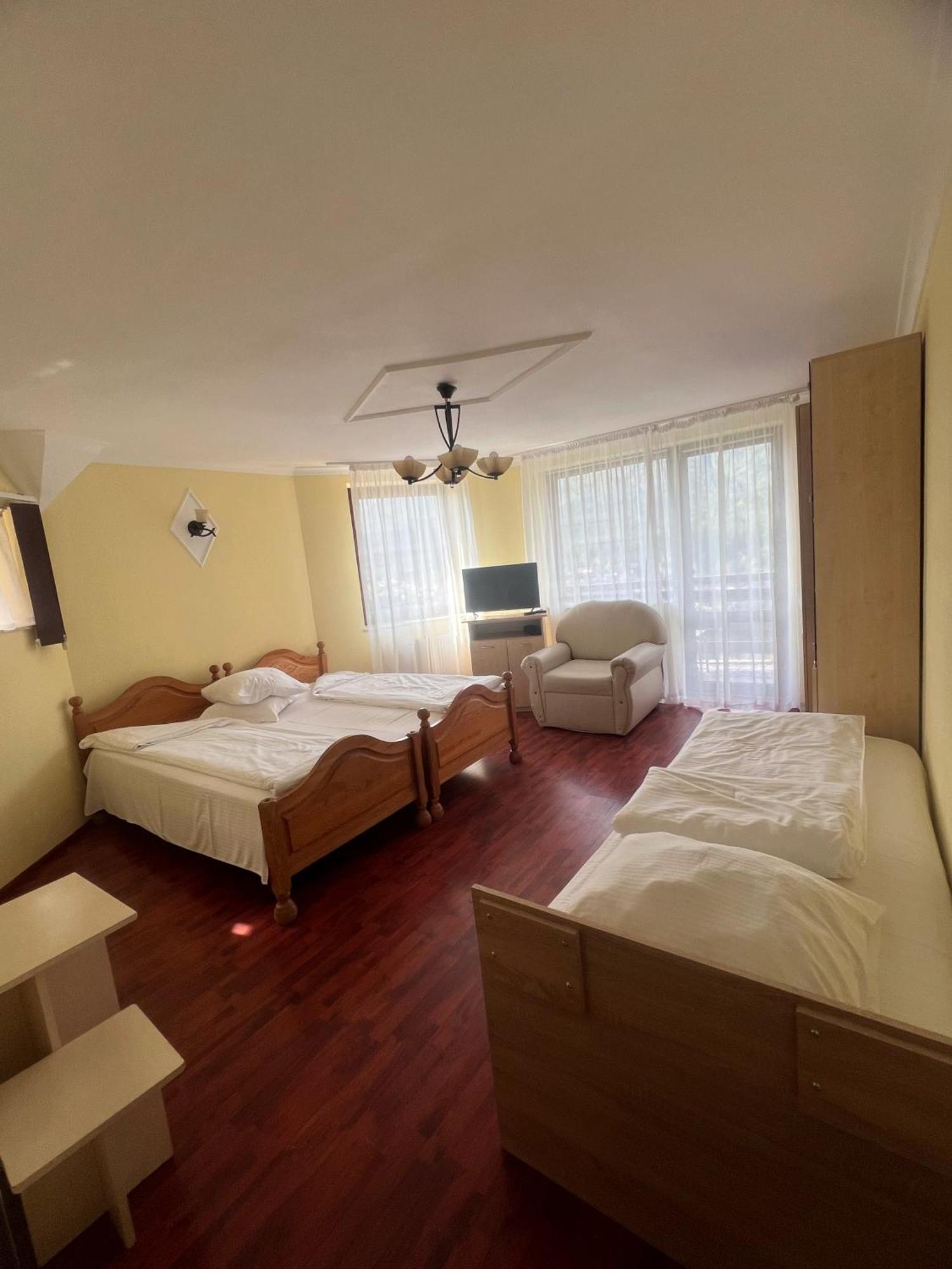 Vila Alunis Buşteni Exteriör bild